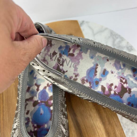 EUC Vionic Women's Spark Surin Pewter Leather Perforated Slip On Ballet Flat 7.5 - Picture 10 of 11